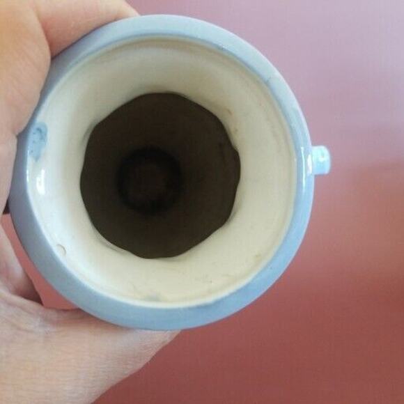 Vintage Victorian Style Ceramic Vase Made In Japan, In White And Blue, 1950s - Picture 13 of 14